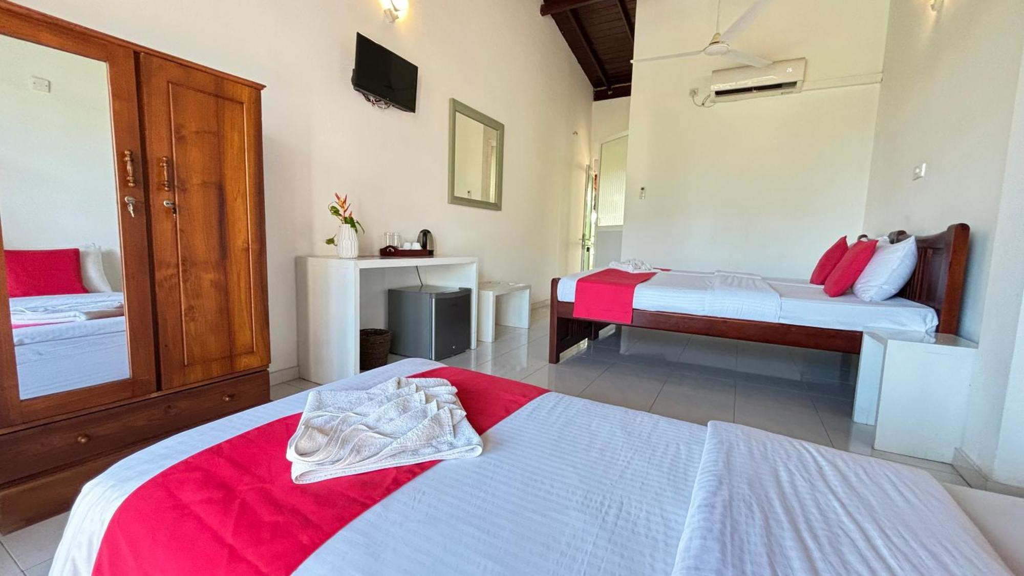 Hotel Chill Hill Hikkaduwa Exterior foto